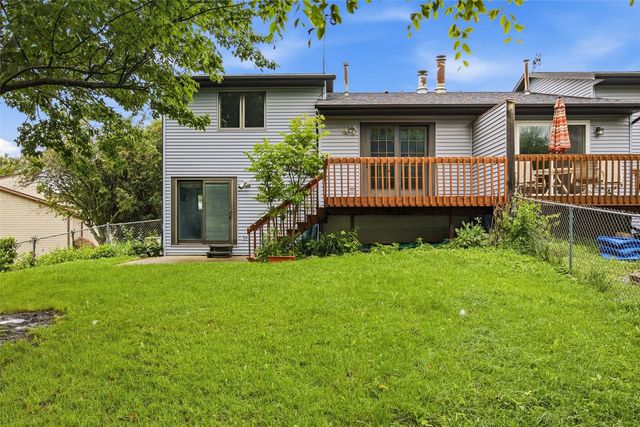 4 South Ridge Court, Coralville, IA 52241