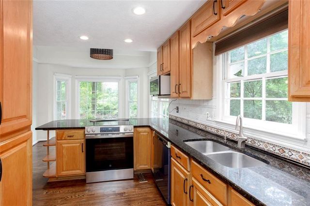 4817 Ridgewood Creek Drive, Acworth, GA 30102