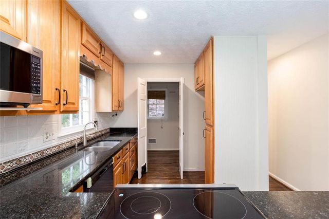 4817 Ridgewood Creek Drive, Acworth, GA 30102
