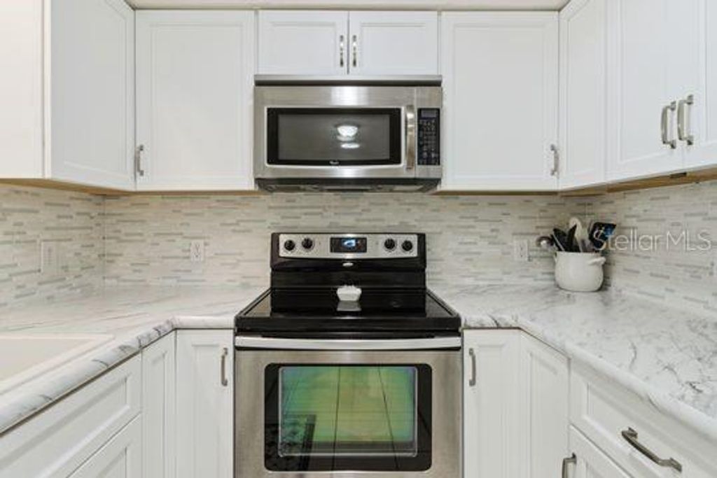 Image 13 of property listing at 10744 W BEACH PARKWAY, Lake Wales, FL 33898