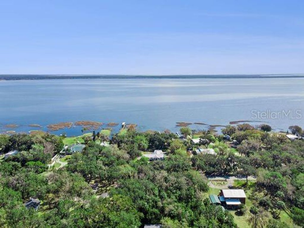 Image 41 of property listing at 10744 W BEACH PARKWAY, Lake Wales, FL 33898
