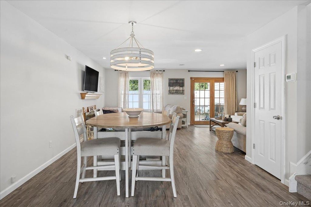 14 Badger Trail, Coram, NY 11727 — photo 5
