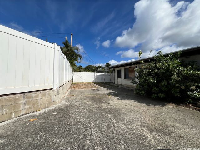 241 Kihapai Street A, Kailua, HI 96734