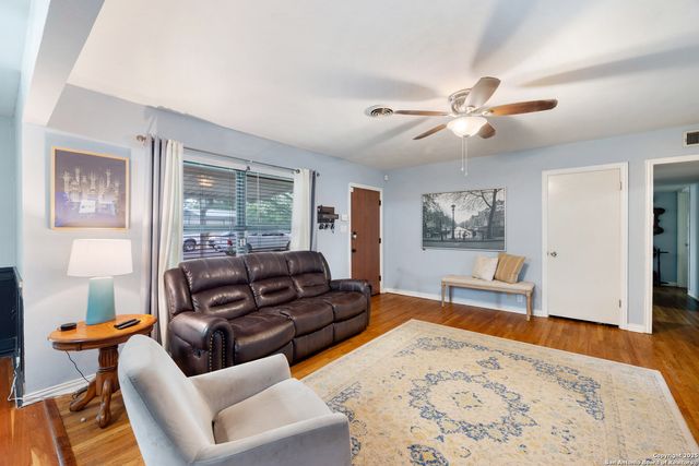 270 Goodhue Ave, San Antonio, TX 78218