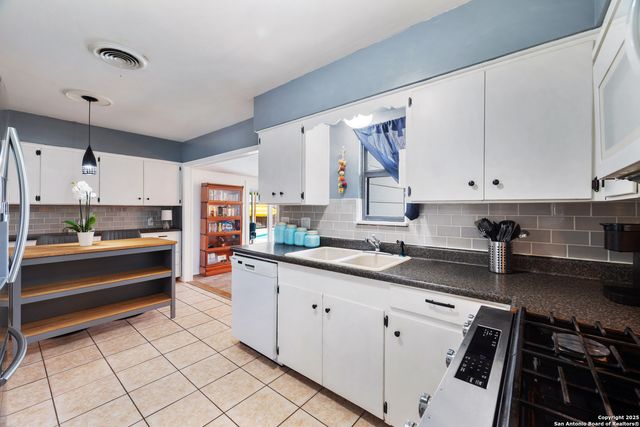 270 Goodhue Ave, San Antonio, TX 78218
