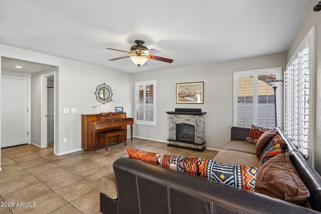 2352 W REDWOOD Drive, Chandler, AZ 85248