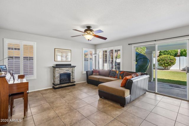 2352 W REDWOOD Drive, Chandler, AZ 85248