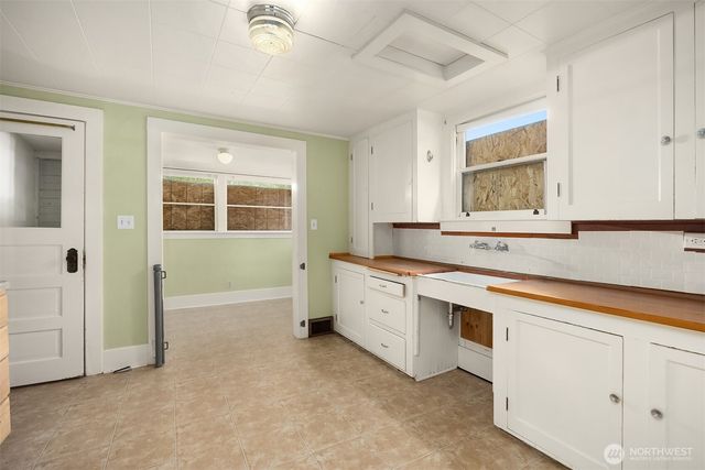 943 N 103rd Street, Seattle, WA 98133