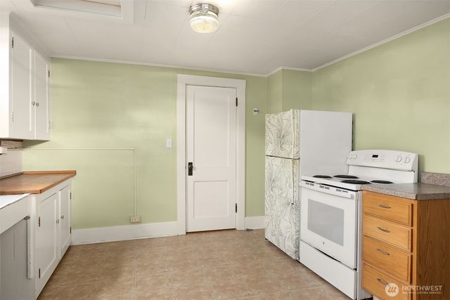943 N 103rd Street, Seattle, WA 98133
