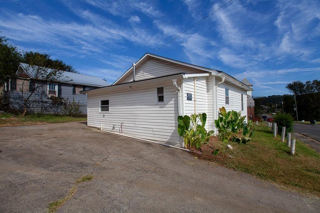 100 Neal Street, Calhoun, GA 30701