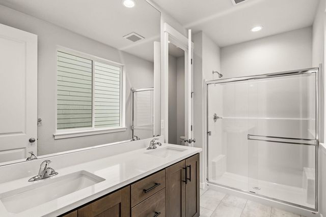 669 Old Waverly Way 20, Eagle Point, OR 97524