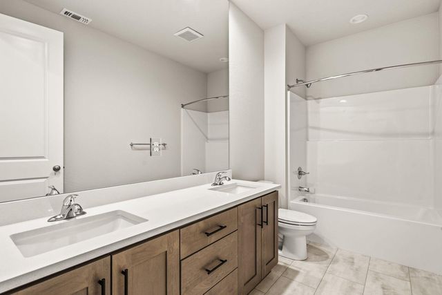 669 Old Waverly Way 20, Eagle Point, OR 97524