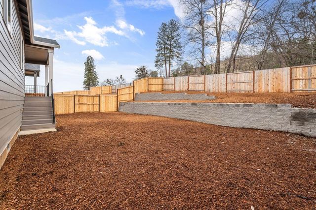 669 Old Waverly Way 20, Eagle Point, OR 97524