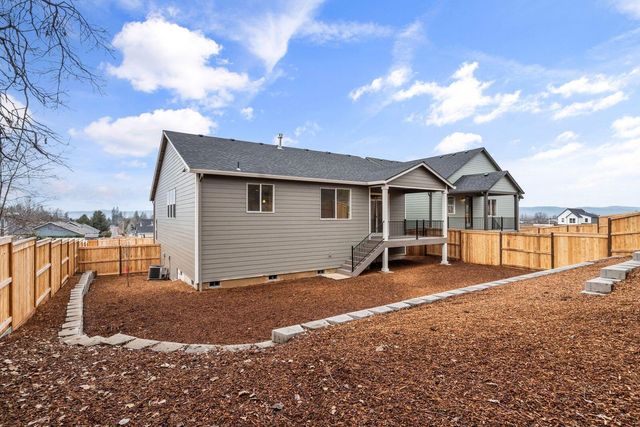 669 Old Waverly Way 20, Eagle Point, OR 97524