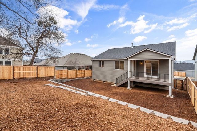 669 Old Waverly Way 20, Eagle Point, OR 97524