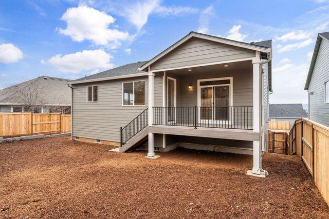 669 Old Waverly Way 20, Eagle Point, OR 97524