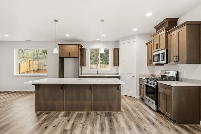 669 Old Waverly Way 20, Eagle Point, OR 97524