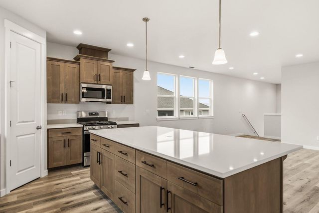 669 Old Waverly Way 20, Eagle Point, OR 97524