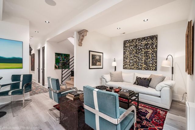 2041 W Cuyler Avenue 1, Chicago, IL 60618