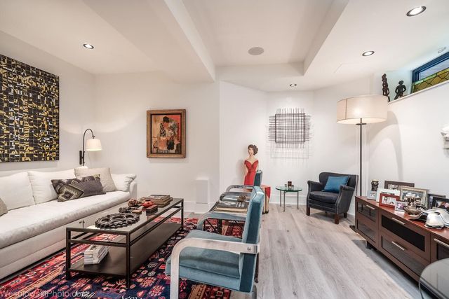 2041 W Cuyler Avenue 1, Chicago, IL 60618