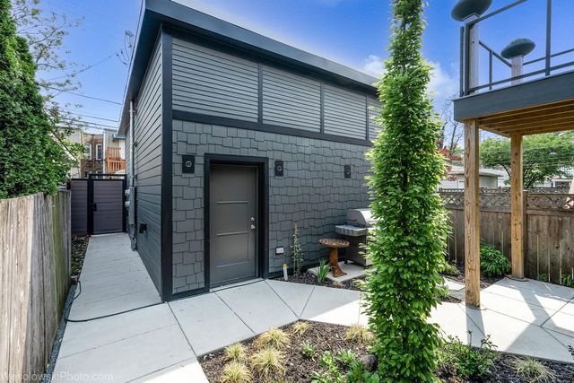 2041 W Cuyler Avenue 1, Chicago, IL 60618