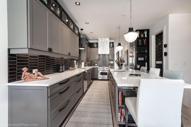 2041 W Cuyler Avenue 1, Chicago, IL 60618