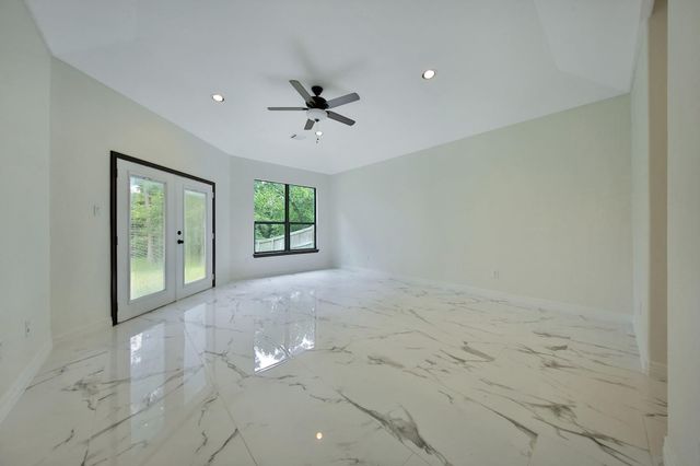 2283 Deer Cove Trail, Kingwood, TX 77339
