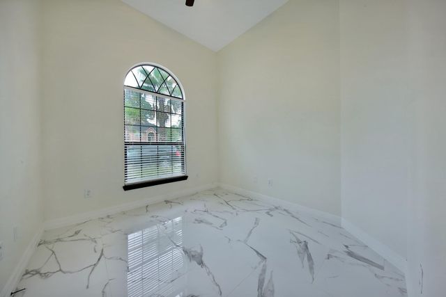 2283 Deer Cove Trail, Kingwood, TX 77339