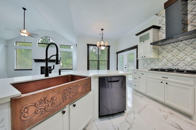 2283 Deer Cove Trail, Kingwood, TX 77339