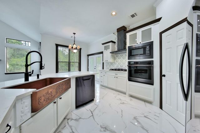 2283 Deer Cove Trail, Kingwood, TX 77339