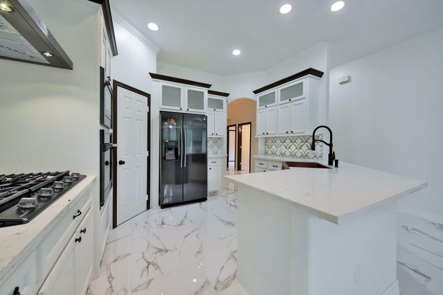 2283 Deer Cove Trail, Kingwood, TX 77339
