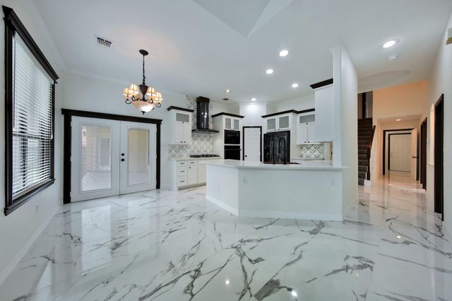 2283 Deer Cove Trail, Kingwood, TX 77339
