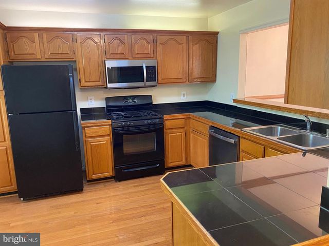 5623 GRESHAM LN, Centreville, VA 20120