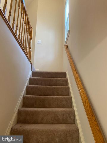 5623 GRESHAM LN, Centreville, VA 20120