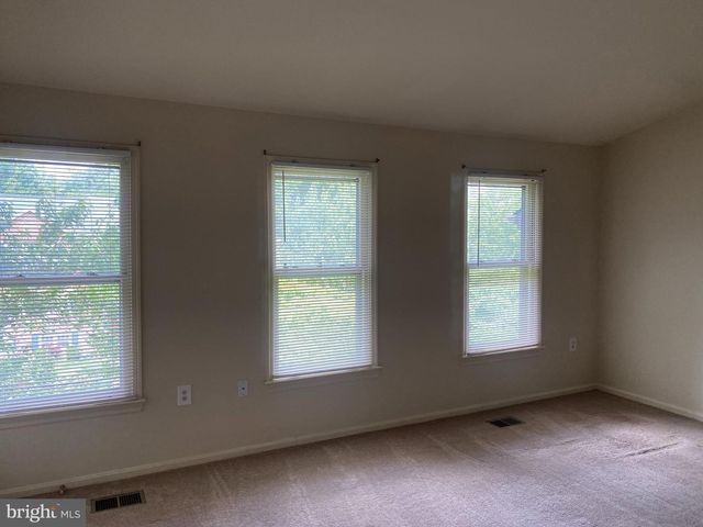 5623 GRESHAM LN, Centreville, VA 20120