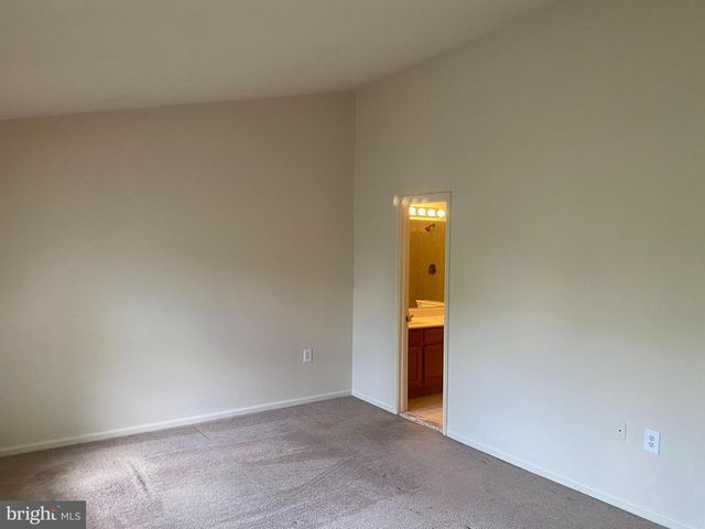 5623 GRESHAM LN, Centreville, VA 20120