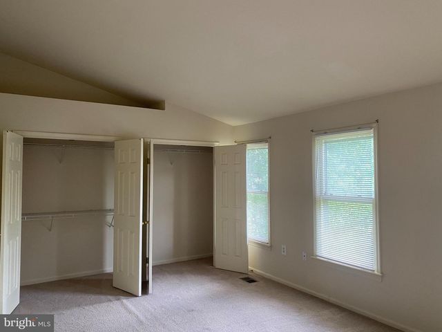 5623 GRESHAM LN, Centreville, VA 20120