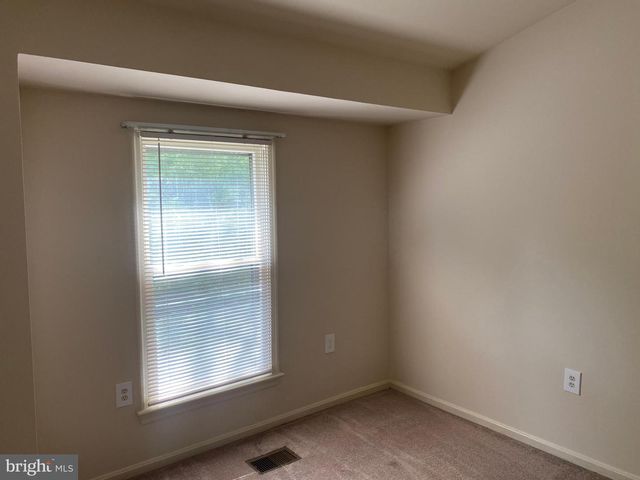 5623 GRESHAM LN, Centreville, VA 20120