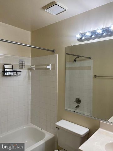 5623 GRESHAM LN, Centreville, VA 20120