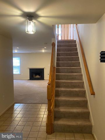 5623 GRESHAM LN, Centreville, VA 20120