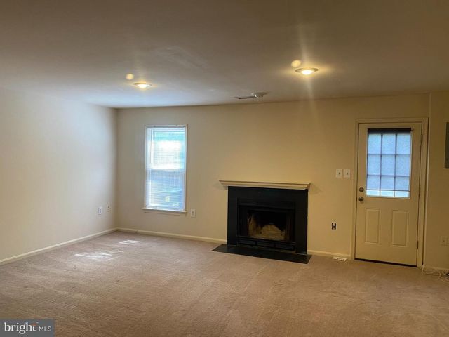 5623 GRESHAM LN, Centreville, VA 20120