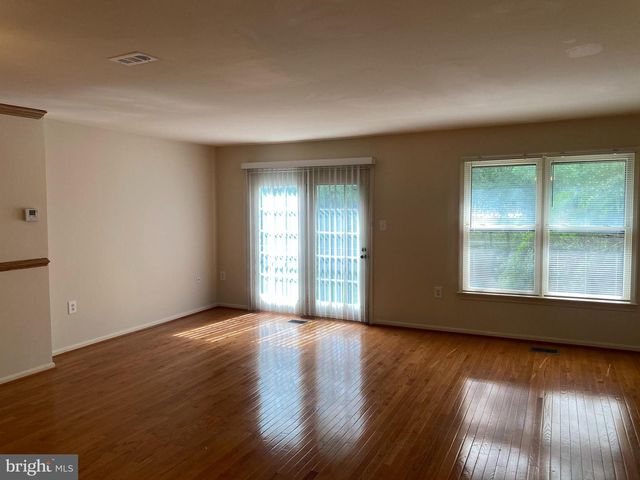 5623 GRESHAM LN, Centreville, VA 20120