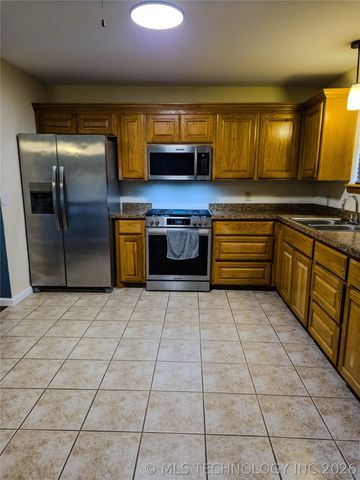 413 Stanton, Calera, OK 74730