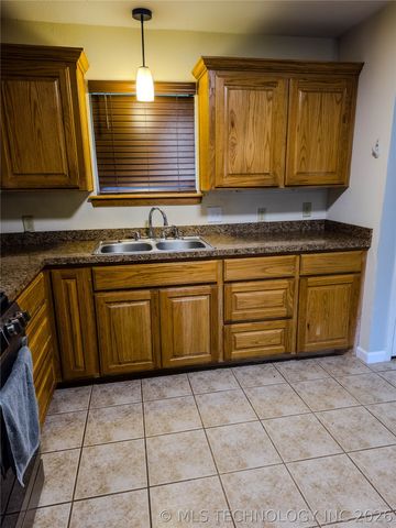 413 Stanton, Calera, OK 74730
