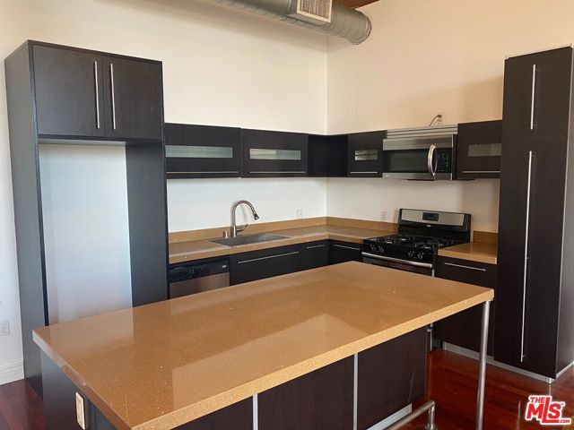 652 Mateo Street 201, Los Angeles, CA 90021