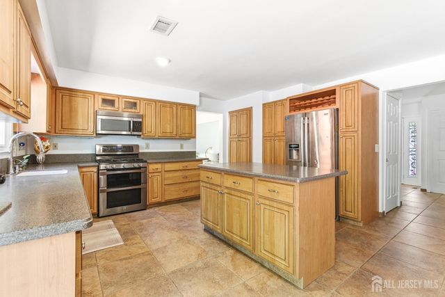 43 Scarlet Drive, Sayreville, NJ 08859