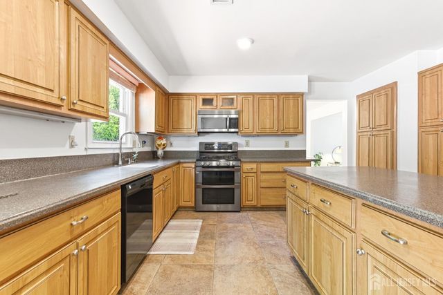 43 Scarlet Drive, Sayreville, NJ 08859