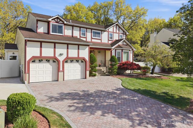 43 Scarlet Drive, Sayreville, NJ 08859