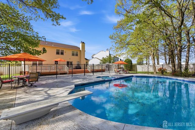 43 Scarlet Drive, Sayreville, NJ 08859