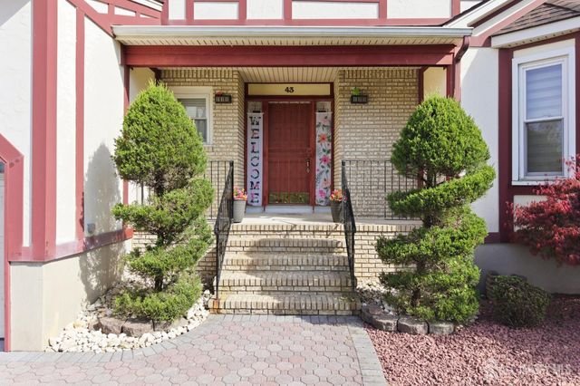 43 Scarlet Drive, Sayreville, NJ 08859